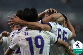  Yoo Byung-hoon, who kept his first victory promise against Seoul, dedicates his victory to fans who have protected Anyang for a long time