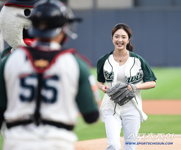  Choi Gyuri's happy outing to the ballpark