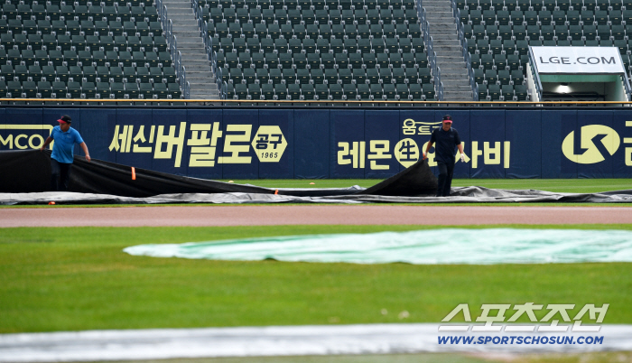  Jamsil Stadium suddenly started to pour