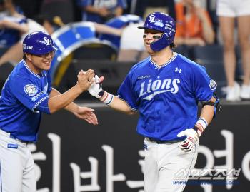  Kang Minho made a two-run shot in the 3rd inning
