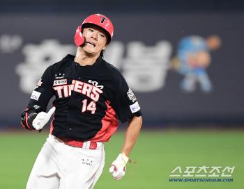  Kim Kyu-sung's come-from-behind two-run ground home run to overturn the game in the eighth inning