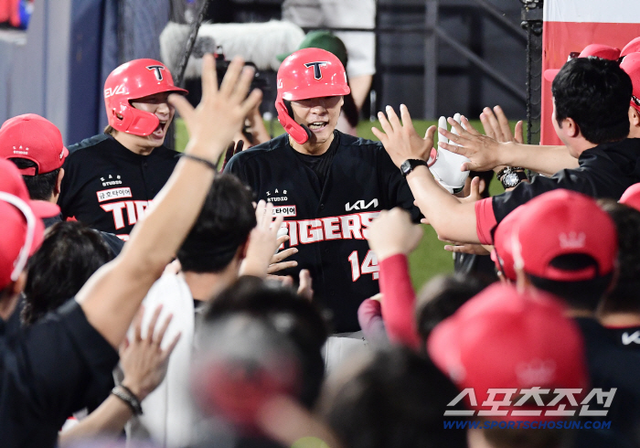 Kim Kyu-sung's two-run home run at Inside Park to turn the game around in the eighth inning