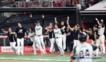  KT won a thrilling walk-off victory in the bottom of the ninth inning