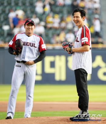 Lee Jungjae's exciting first pitch