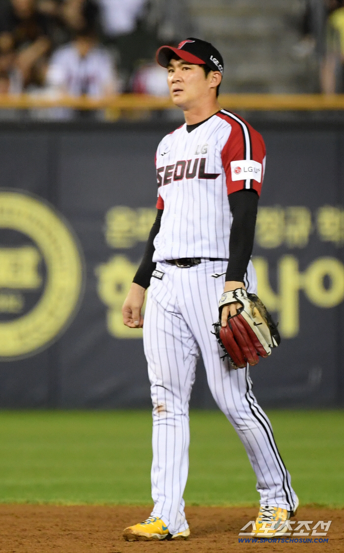  LG shortstop Oh Ji-hwan blaming himself