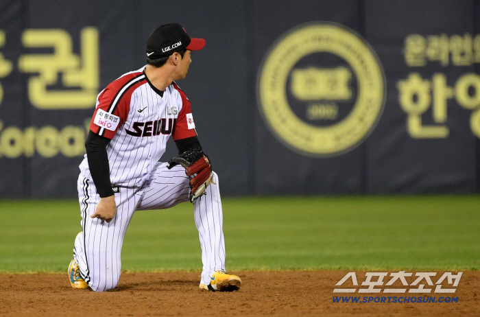  Oh Ji-hwan's catch error led to a reversal in the ninth inning