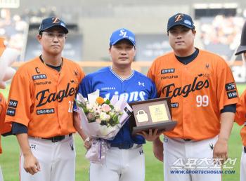  Oh Seung-hwan's retirement tour presents Hanwha with a golden lock