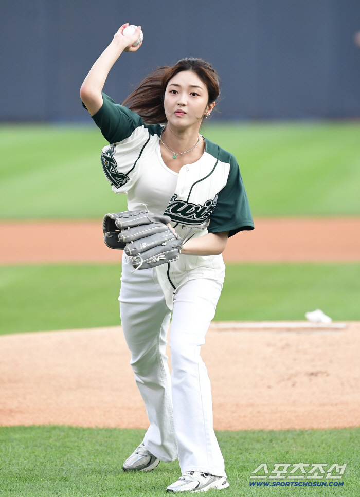  Strong first pitch like Choi Gyuri