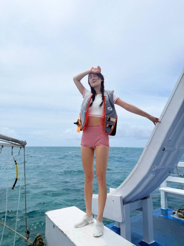  Sistar Owns, Crop Top  Bikini Appearance Revealed...I lost 10kg'Dunny's body.' I'm amazed
