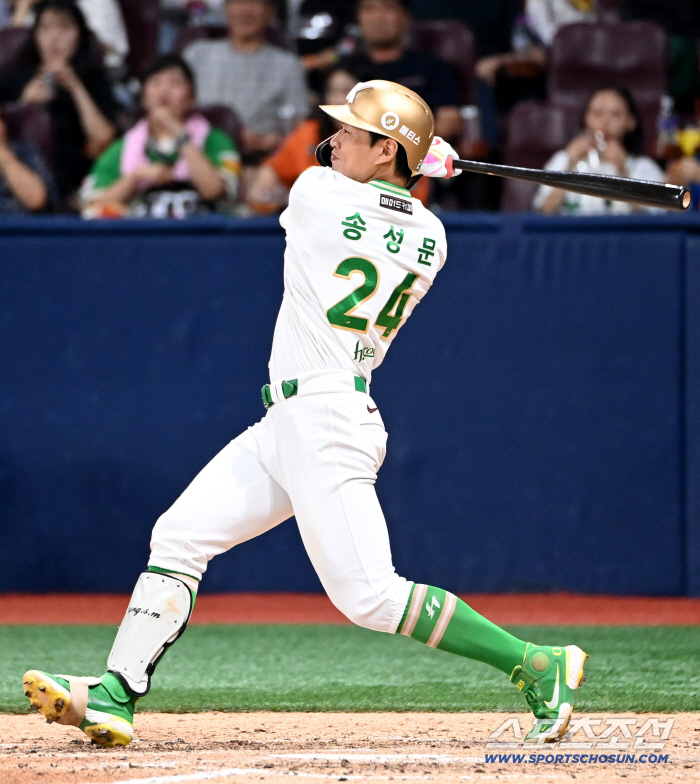 42 hits in a month? ML deserves a knock! 29-year-old talent explodes → It's already the 4th...202 hits baseball machine's fierce chase 