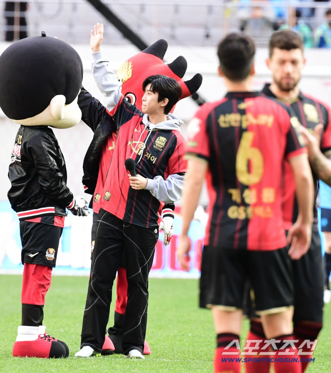 4,5007 people in Sangam, what about Daejeon? Lim Young-woong is back in the K-League...Congratulations on the 20th + half-time performance, will you wake up the maximum number of spectators