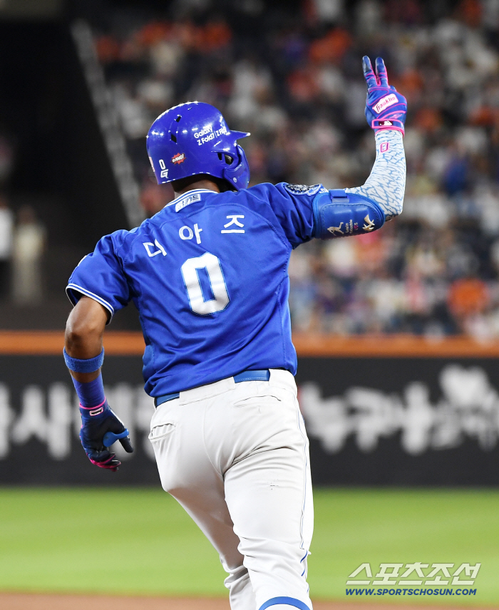 50 home runs, 150 RBIs, 2015 Navarro and Park Byung-ho will meet Ponce...You're not an MVP candidate?