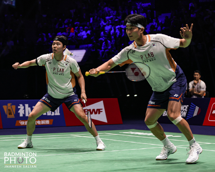Ahn Se-young's men's double clothes wiped it off Seo Seung-jae Kim Won-ho Becomes World Championship Champion...Seo Seung-jae won the tournament for the second time in a row with a complete victory over the Chinese team