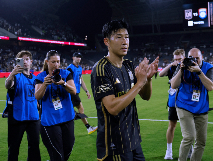 Bad luck with the goal. I'm sorry Home debut → First loss, Son Heung-min's bitter reflection on his disappointment...Full of patriotism → Fans are so good that they are more upset and determined to turn the tide