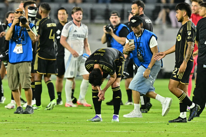Bad luck with the goal. I'm sorry Home debut → First loss, Son Heung-min's bitter reflection on his disappointment...Full of patriotism → Fans are so good that they are more upset and determined to turn the tide