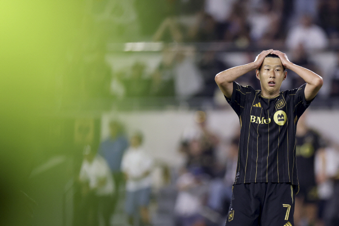 Bad luck with the goal. I'm sorry Home debut → First loss, Son Heung-min's bitter reflection on his disappointment...Full of patriotism → Fans are so good that they are more upset and determined to turn the tide