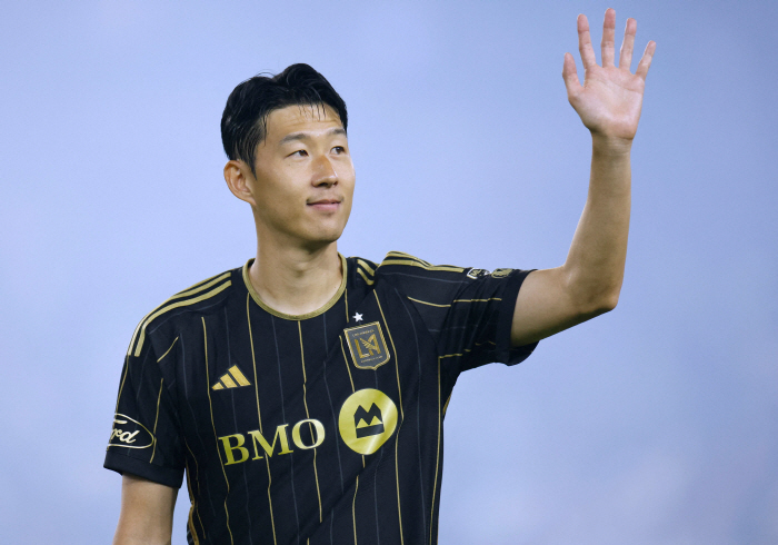 Bad luck with the goal. I'm sorry Home debut → First loss, Son Heung-min's bitter reflection on his disappointment...Full of patriotism → Fans are so good that they are more upset and determined to turn the tide