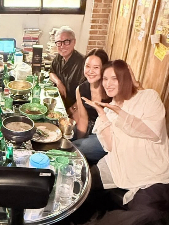 Cho Jung-seok ♥ Gummy's second pregnancy update D-line slightly comfortable maternity fashion