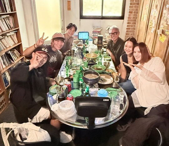 Cho Jung-seok ♥ Gummy's second pregnancy update D-line slightly comfortable maternity fashion