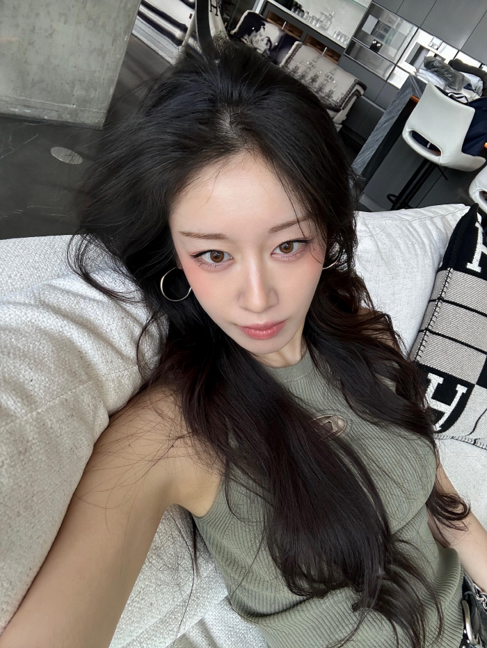 Delayed divorce from Hwang Jae-gyun, she's so beautiful that she doesn't humiliate herself even if she takes selfies
