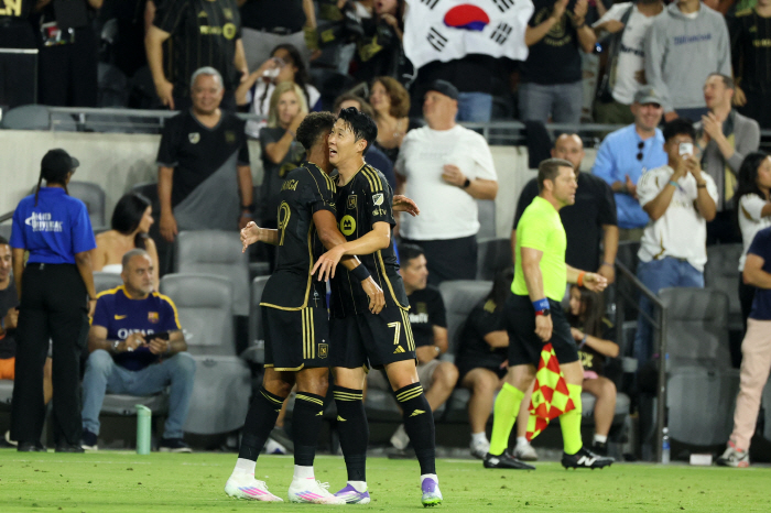 I'm sorry to disappoint you, but Son Heung-min was the first to mention the fan after losing his home debut