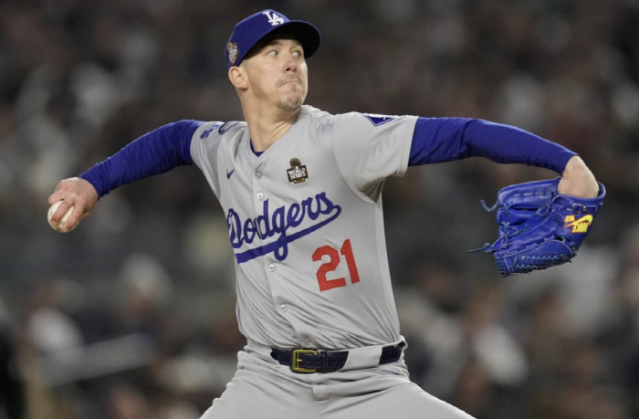In 2019, the three young guns following Ryu Hyun-jin collapsed one by one and scattered LAD prospects here and there 