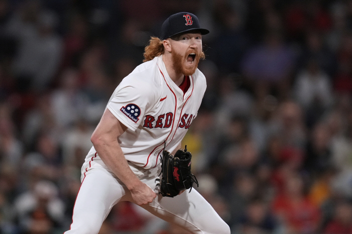 In 2019, the three young guns following Ryu Hyun-jin collapsed one by one and scattered LAD prospects here and there 