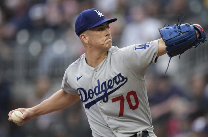 In 2019, the three young guns following Ryu Hyun-jin collapsed one by one and scattered LAD prospects here and there 