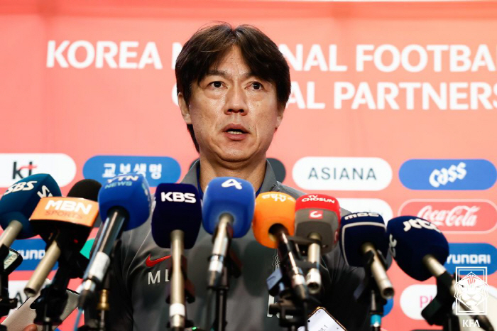  Coach Hong Myung-bo's decision to replace Son Heung-min's captain was made after listening to all the members. I'll be appointed as captain two months before the World Cup