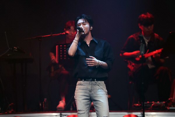 Pentagon’s Jinho Marks Comeback with ‘LUV 2 MUCH’ Fan Concert in Hongdae