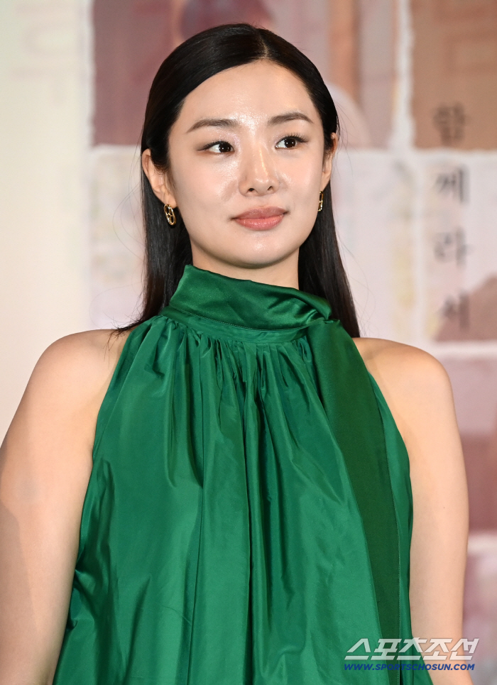 Stephanie Lee, sparkling eyes
