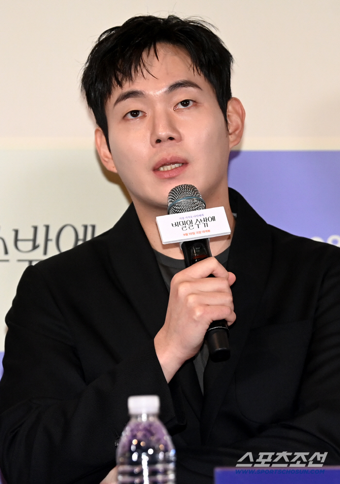 Director Bong Joon-ho also praised it...LGBTQ Jang Young-nam → It is bound to be a secret of mild Ryu Kyung-soo (Roundup)