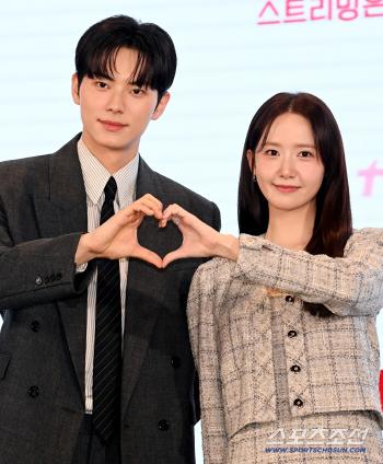 Lee Chae-min, a replacement, becomes a dark horse in a historical drama as a chef for a tyrant