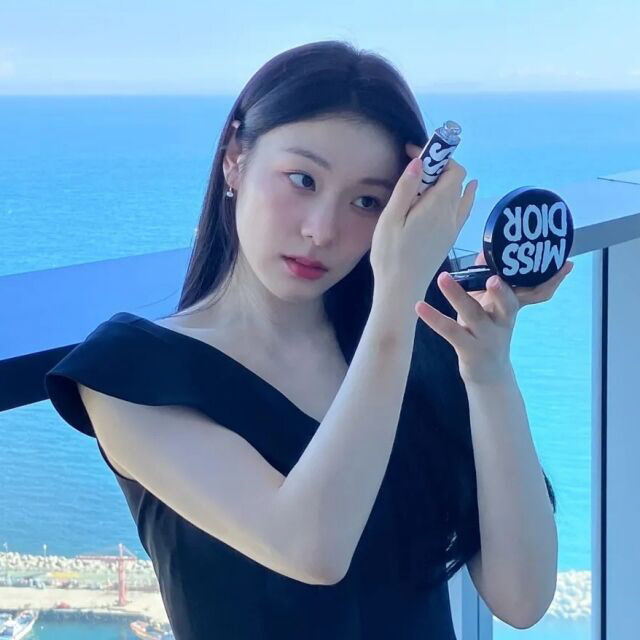  'Go Woo-rim ♥' Kim Yu-na showed off her allure with her black dress...extraordinary elegance