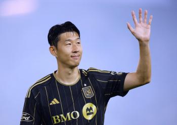 Sonny helped us, but the result was crazy. LA FC coach Hantan Son Heung-min hit the post, and his team lost 12 games to San Diego, the No. 1 team in the West