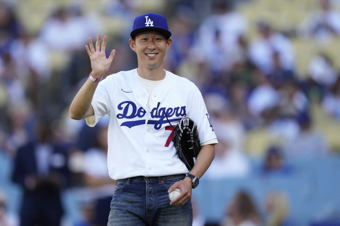 SON's Hollywood Moments Are Coming Up! Son Heung-min's home debut match at 1145 a.m. → 70% of YouTube subscribers are interested in media. ↑ Best-selling uniforms in North America in August
