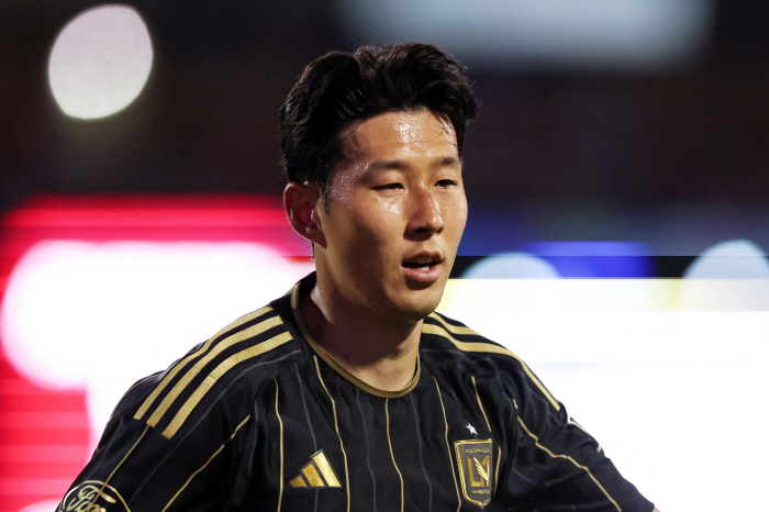 SON's Hollywood Moments Are Coming Up! Son Heung-min's home debut match at 1145 a.m. → 70% of YouTube subscribers are interested in media. ↑ Best-selling uniforms in North America in August