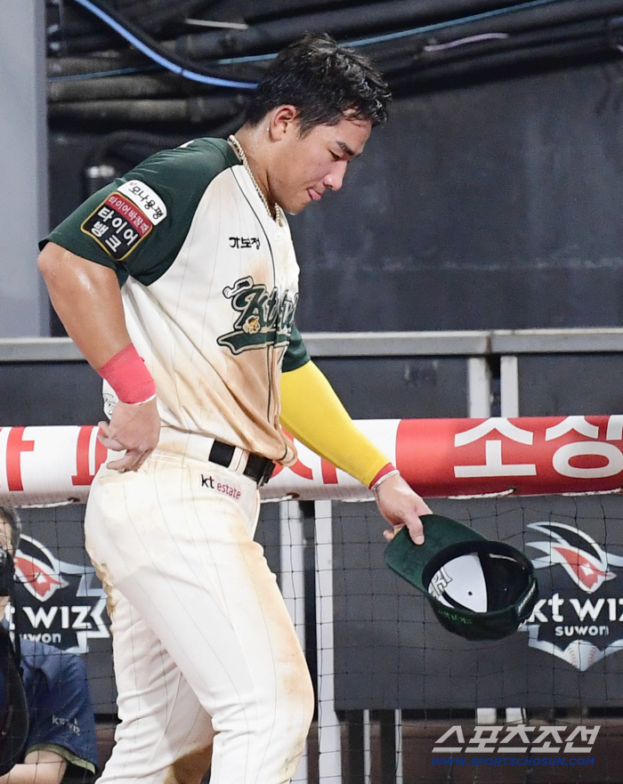Thankfully, Ahn Hyun-min, who was replaced with a limp, avoided all-out power. He can play in the game 