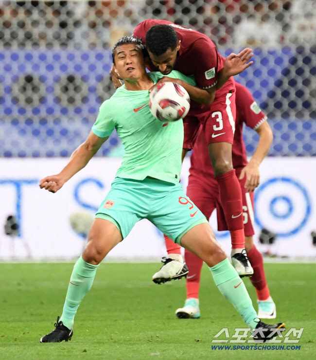 What are you talking about! CEO clashes with fans in the accommodation after a six-goal defeat → Eventually, he apologizes publicly