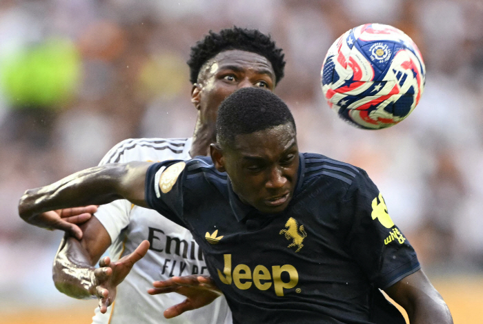 While sending his teammates, Lee Kang-in caught it until the end, PSG Colomuani decided to rent Tottenham at the end of the transfer market. It's going up and up