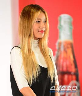 Wonder Girls' Yu-bin asks for help with brain metastasis during her eldest sister's cancer battle, and it's hard to get proper treatment