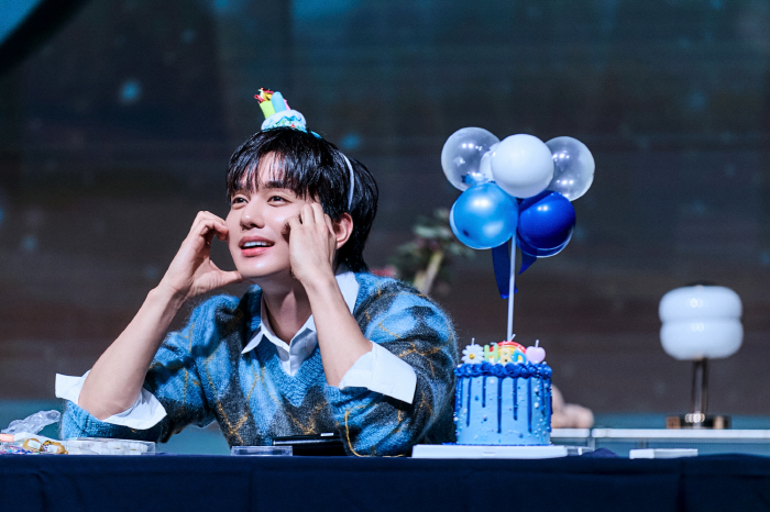 Yoo Seung Ho, hot summer with fans...It was a happy time thanks to your great love and support
