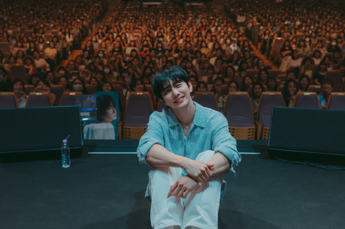 Yoo Seung Ho, hot summer with fans...It was a happy time thanks to your great love and support
