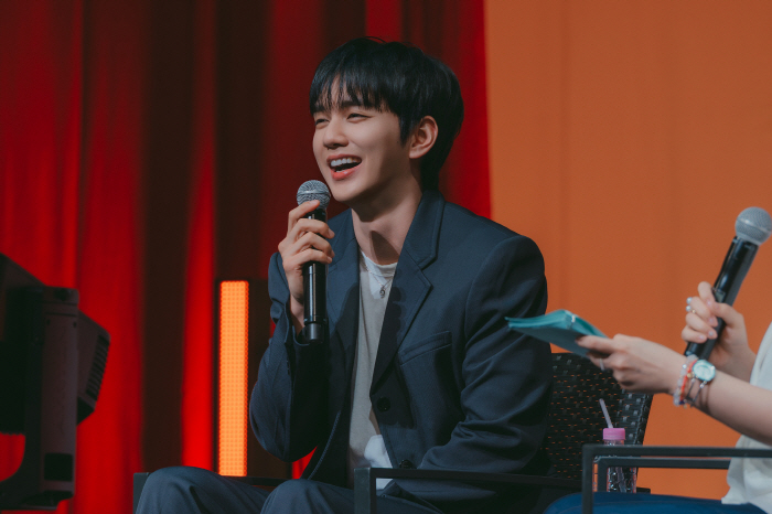 Yoo Seung Ho, hot summer with fans...It was a happy time thanks to your great love and support