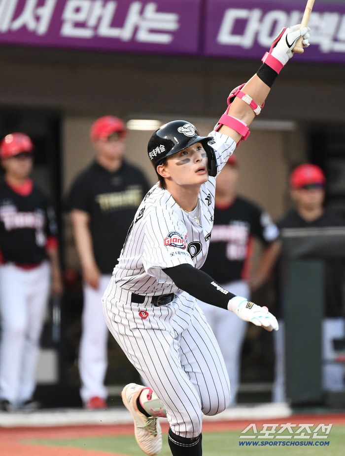 The center hitter who sent him to the second division said, 'I'll do my best.' → What did manager Kim Tae-hyung say