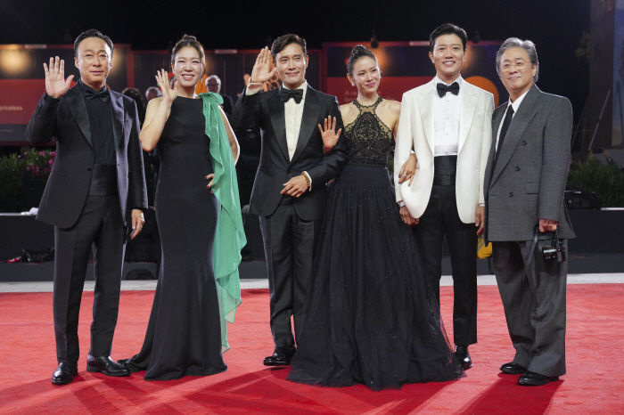 ·Critic's 100 points → Park Chan-wook X Lee Byung-hun staying until the festival..I can't help it