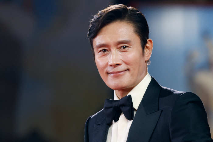 ·Critic's 100 points → Park Chan-wook X Lee Byung-hun staying until the festival..I can't help it