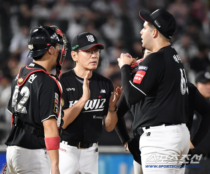 Foreign ace's surprise bullpen appearance behind the scenes. Why not go to fall baseball? 
