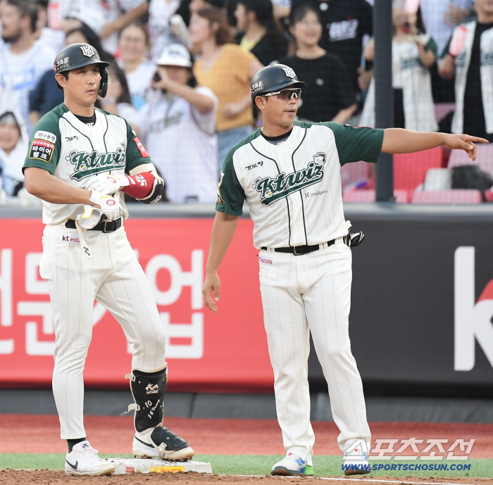 How can it fly that far? Hwang Jae-gyun, Kang Baek-ho, back-to-back, back-to-back shooting. 