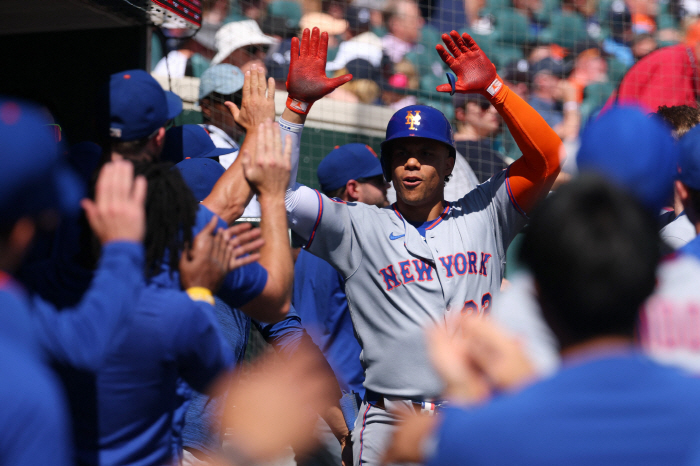 I heard the sound of eating and running three months ago, and it's not a waste anymore, is it? One shot from Soto's chance, the best as a baseball player